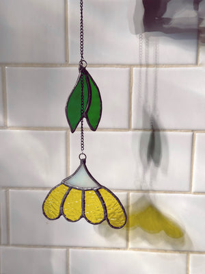 Open image in slideshow, Stained Glass Flower with Leaf Suncatcher
